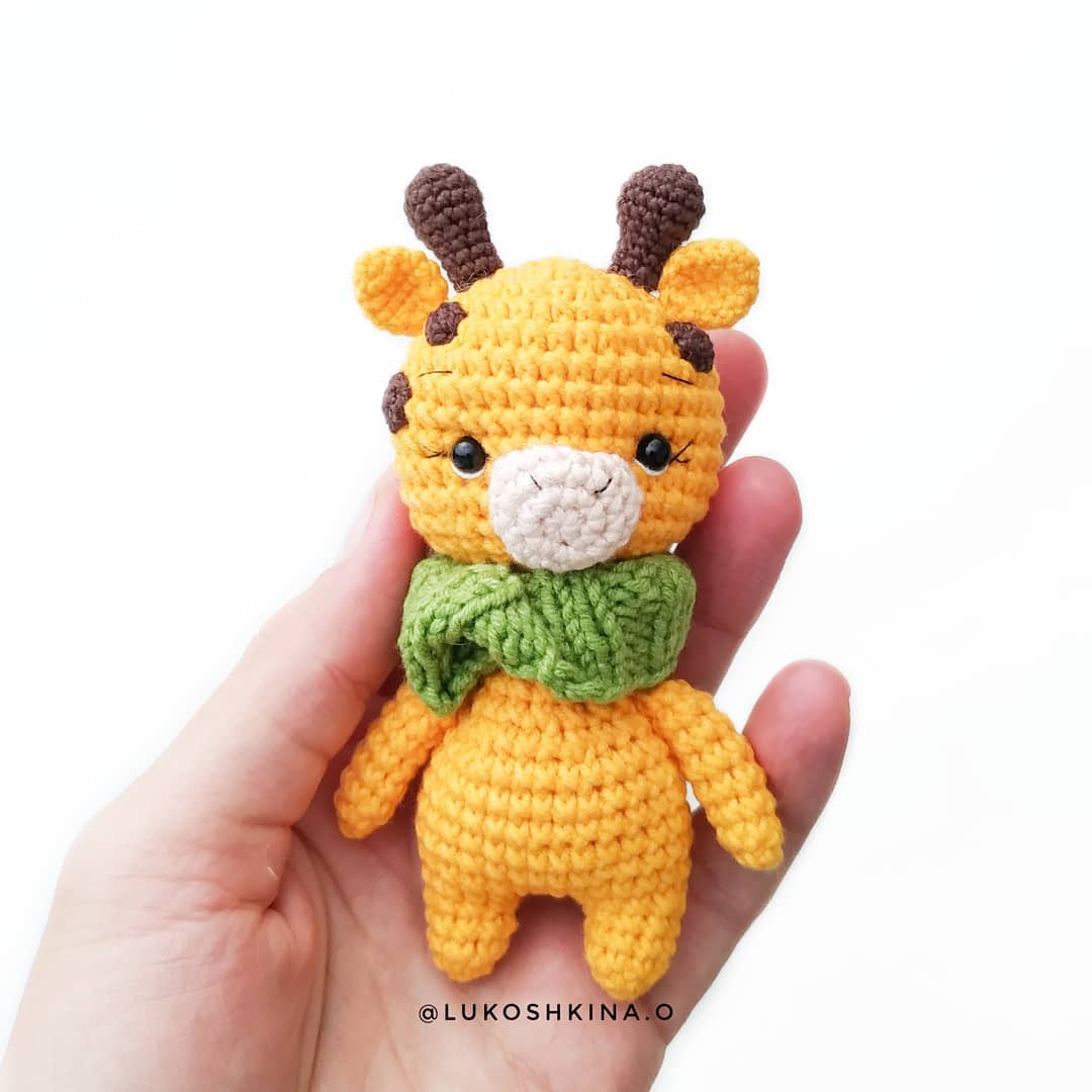 PATRÓN GRATIS AMIGURUMI de Jirafa Pequeña paso a paso en español