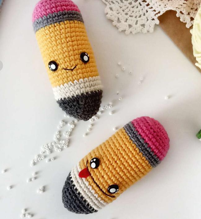 PATRÓN GRATIS Llavero Jolly Pencil Amigurumi paso a paso