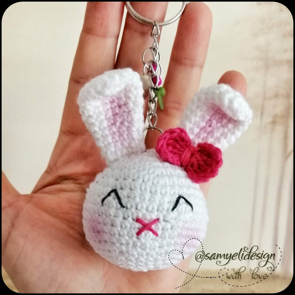 PATRÓN GRATIS Llavero de Conejo Amigurumi paso a paso