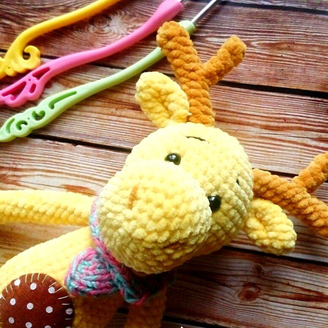 PATRON GRATIS Alce Dorado Amigurumi paso a paso