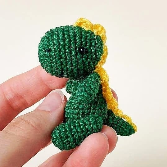 PATRON GRATIS Mini Dinosaurio Llavero Amigurumi