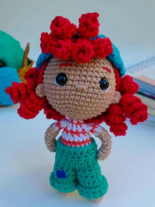 PATRÓN GRATIS Giulia Muñeca Amigurumi