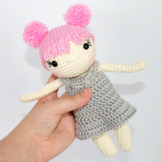 PATRON GRATIS  Amistosa Zoey Muñeca Amigurumi