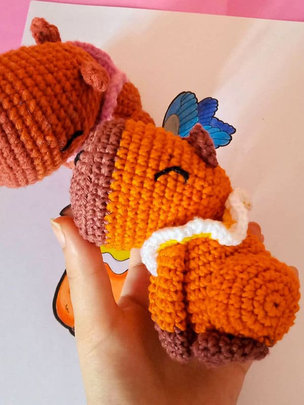 La imagen tiene un atributo ALT vacío; su nombre de archivo es Carpincho-Juguete-Amigurumi.jpg