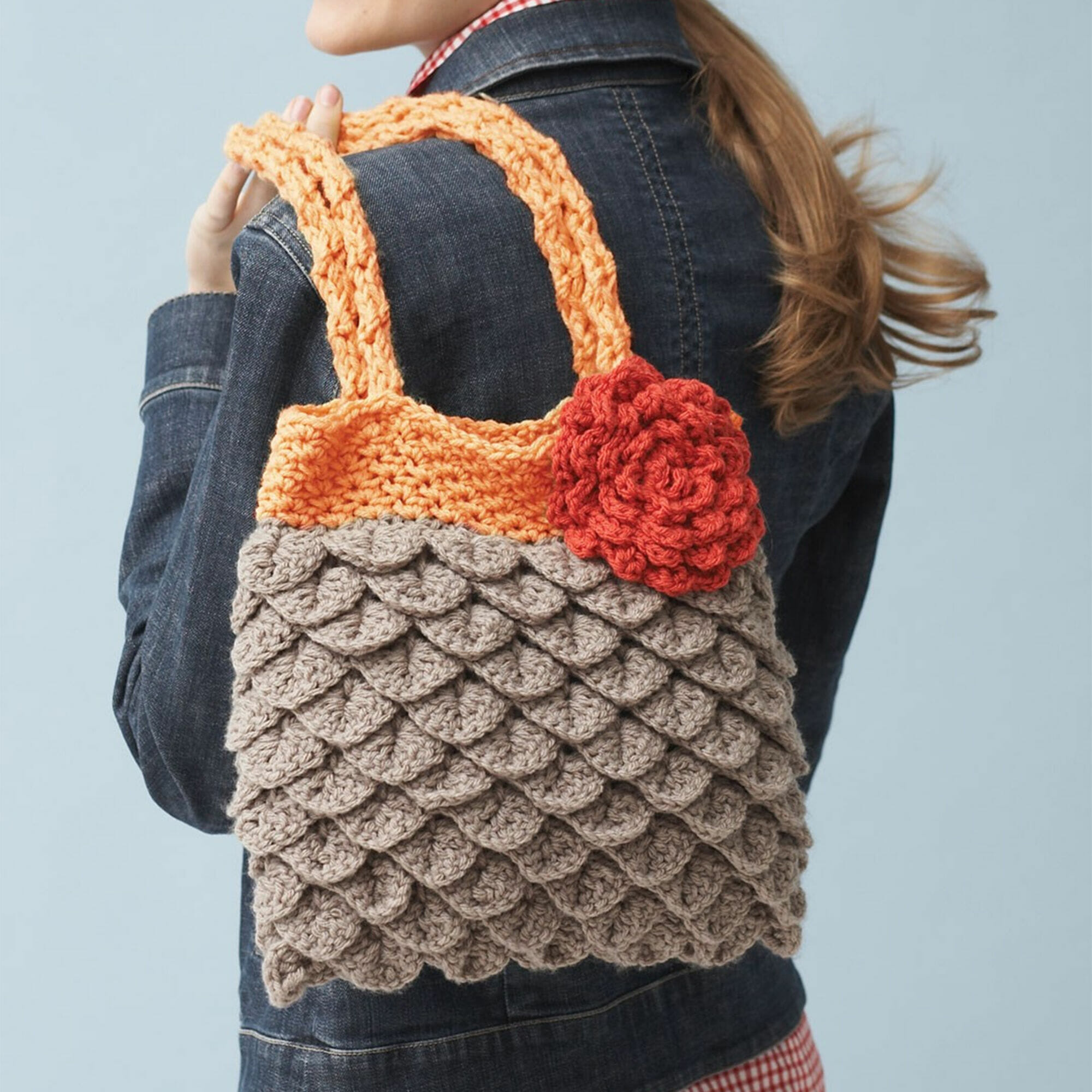 PATRÓN GRATIS Bolso en Punto Escamas a Crochet