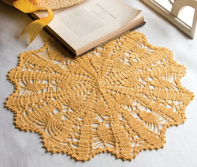 PATRÓN GRATIS Carpeta de Punto Piñas Doradas en Crochet