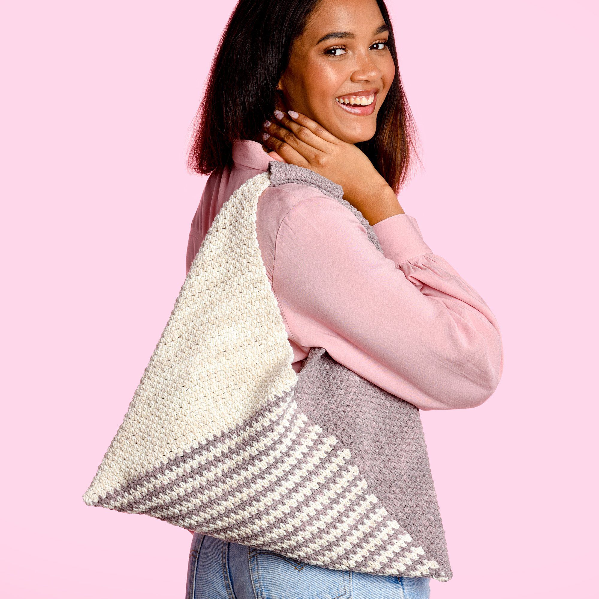 PATRÓN GRATIS Bolso Triangular a Crochet