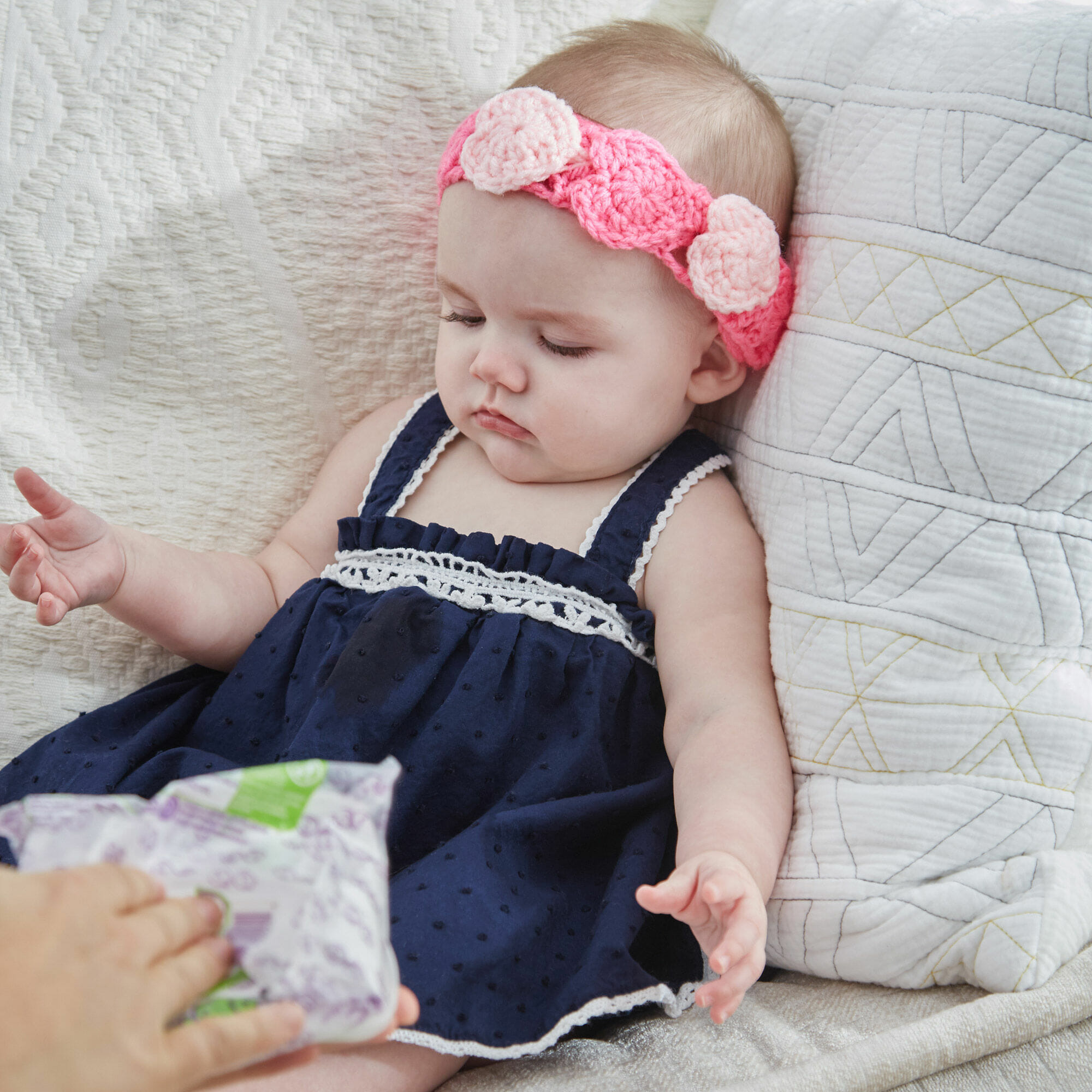 PATRÓN GRATIS Diadema de Corazones Amorosos a Crochet