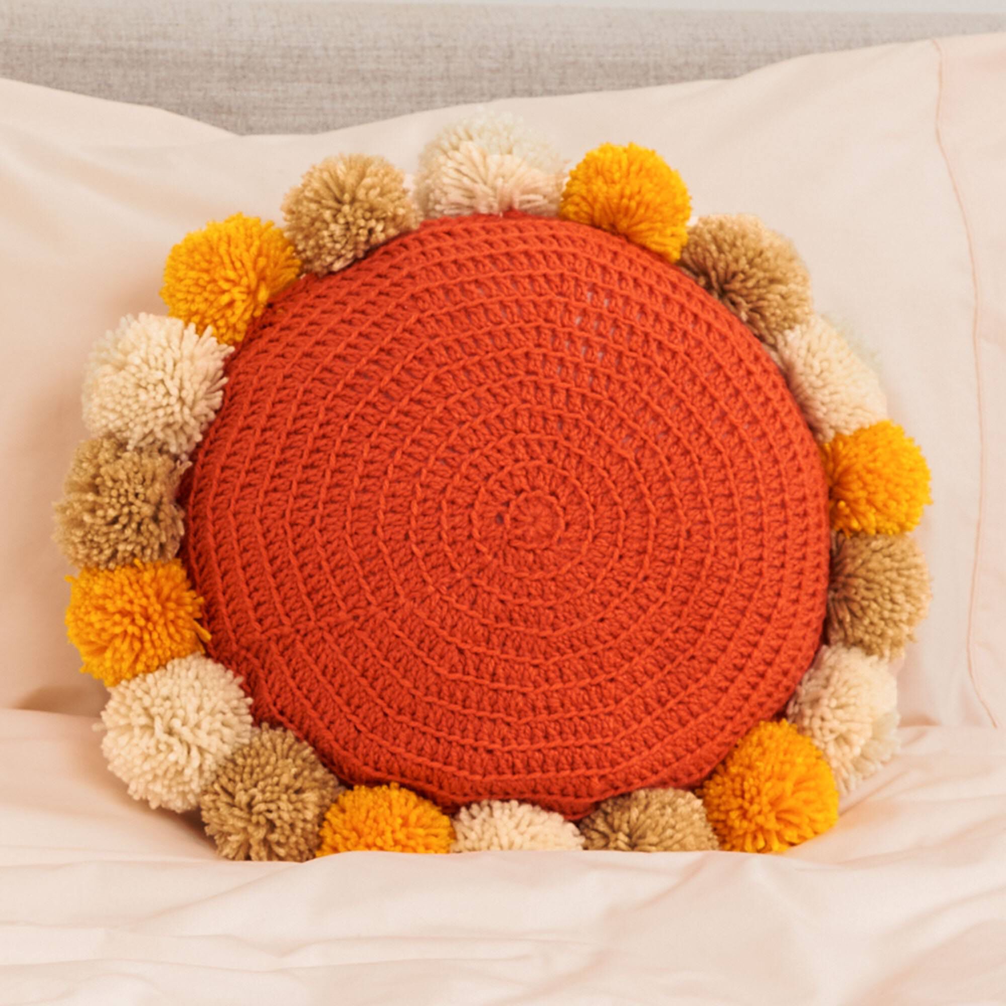 PATRÓN GRATIS Cojín de Fiesta con Pompones en Crochet