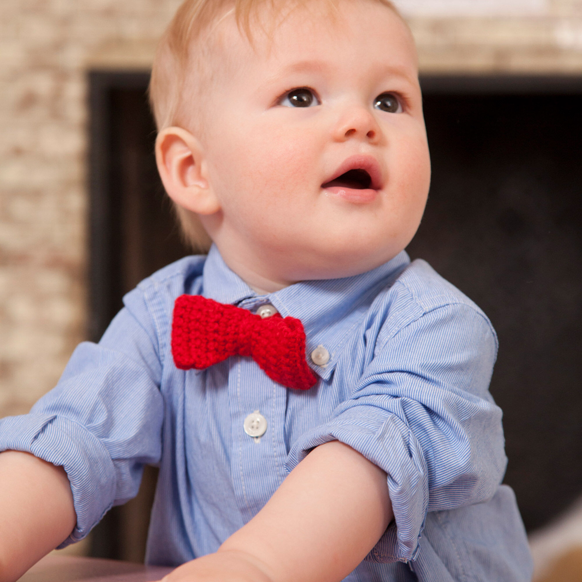 PATRÓN GRATIS Corbatín Rojo para Bebé a Crochet