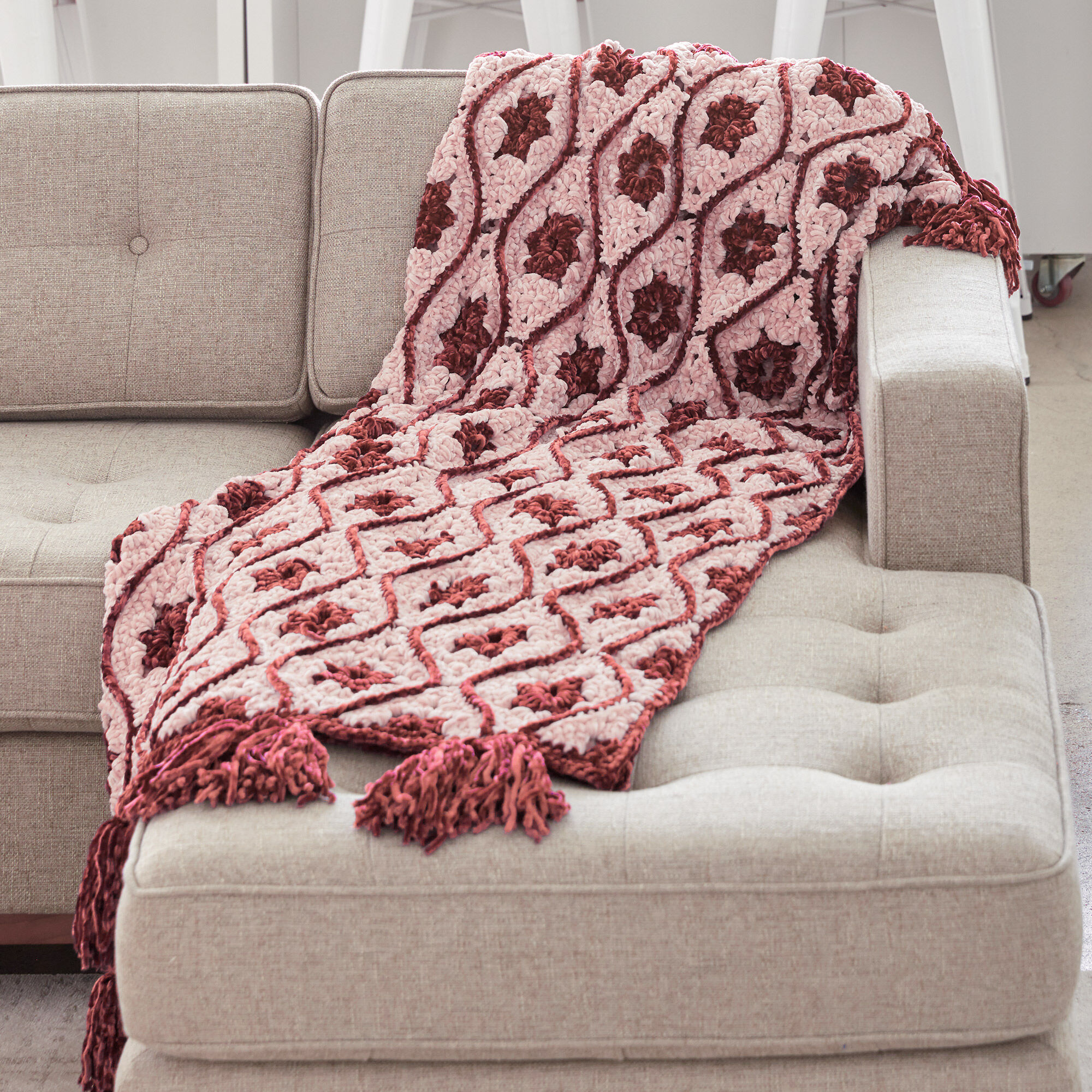 PATRÓN GRATIS Hermosa Manta con Motivos Marroquíes en Terciopelo a Crochet