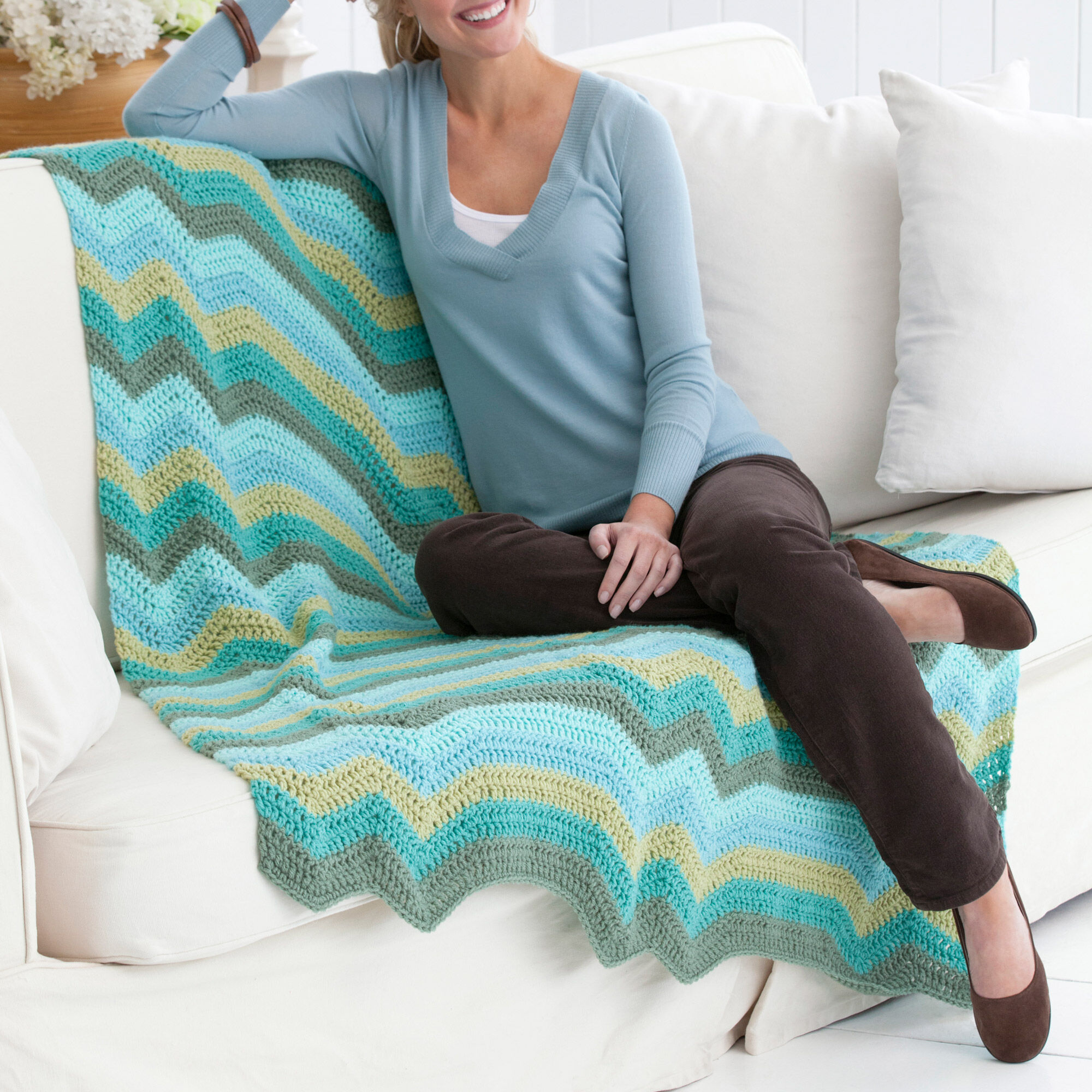 PATRÓN GRATIS Manta de Colinas en Tonos Agua a Crochet