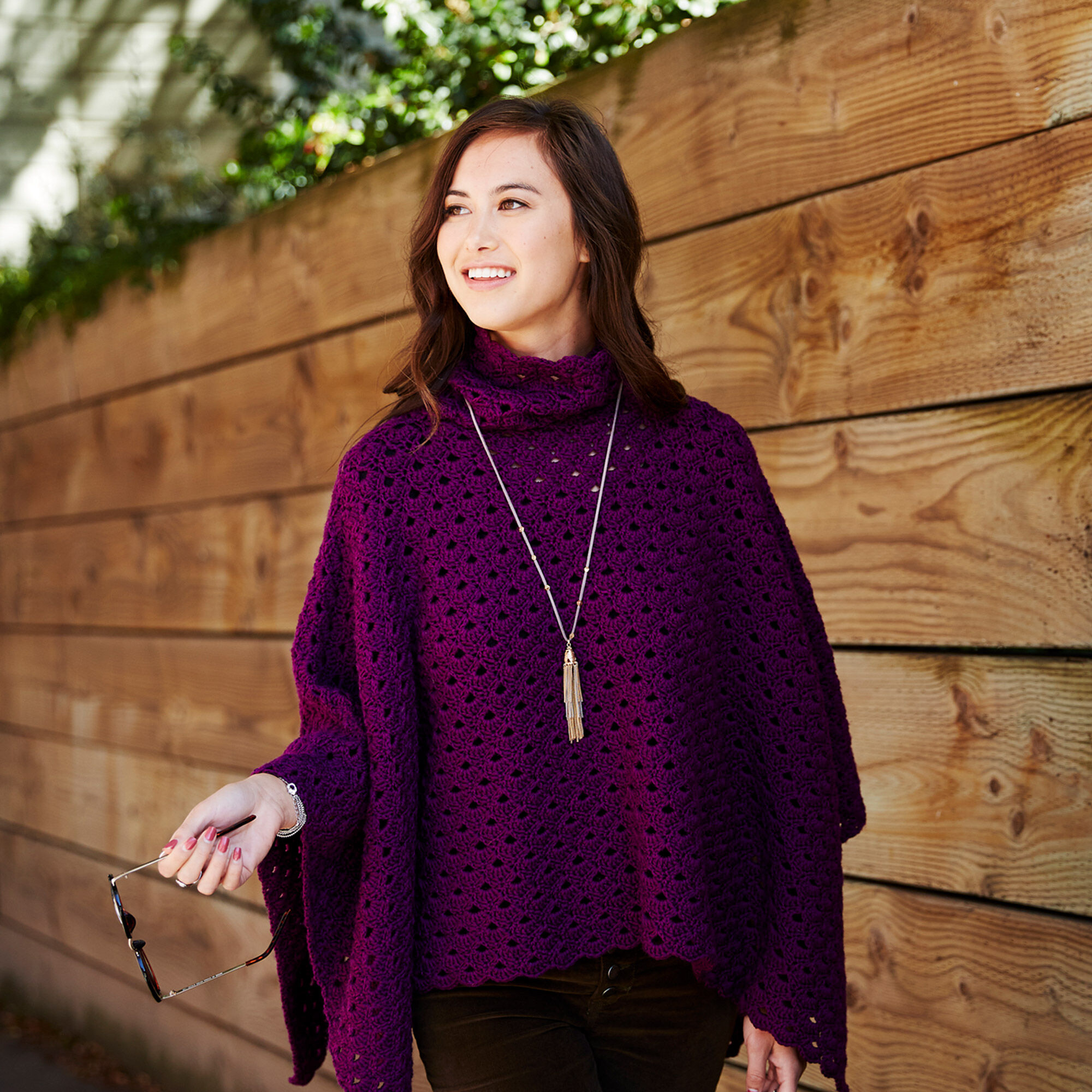 Poncho Chic a Crochet con Cuello Alto PDF