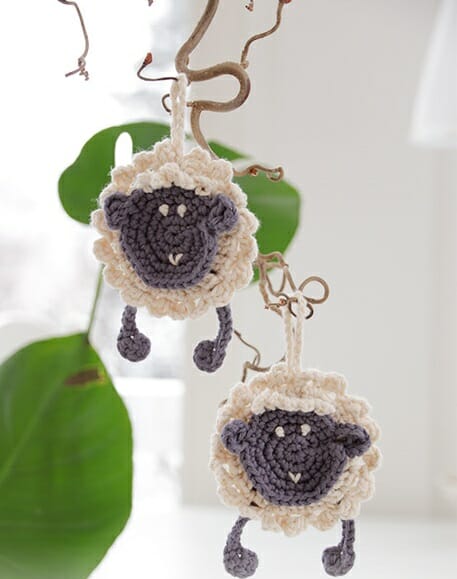 PATRÓN GRATIS Tiernos Colgantes Decorativos de Ovejas a Crochet