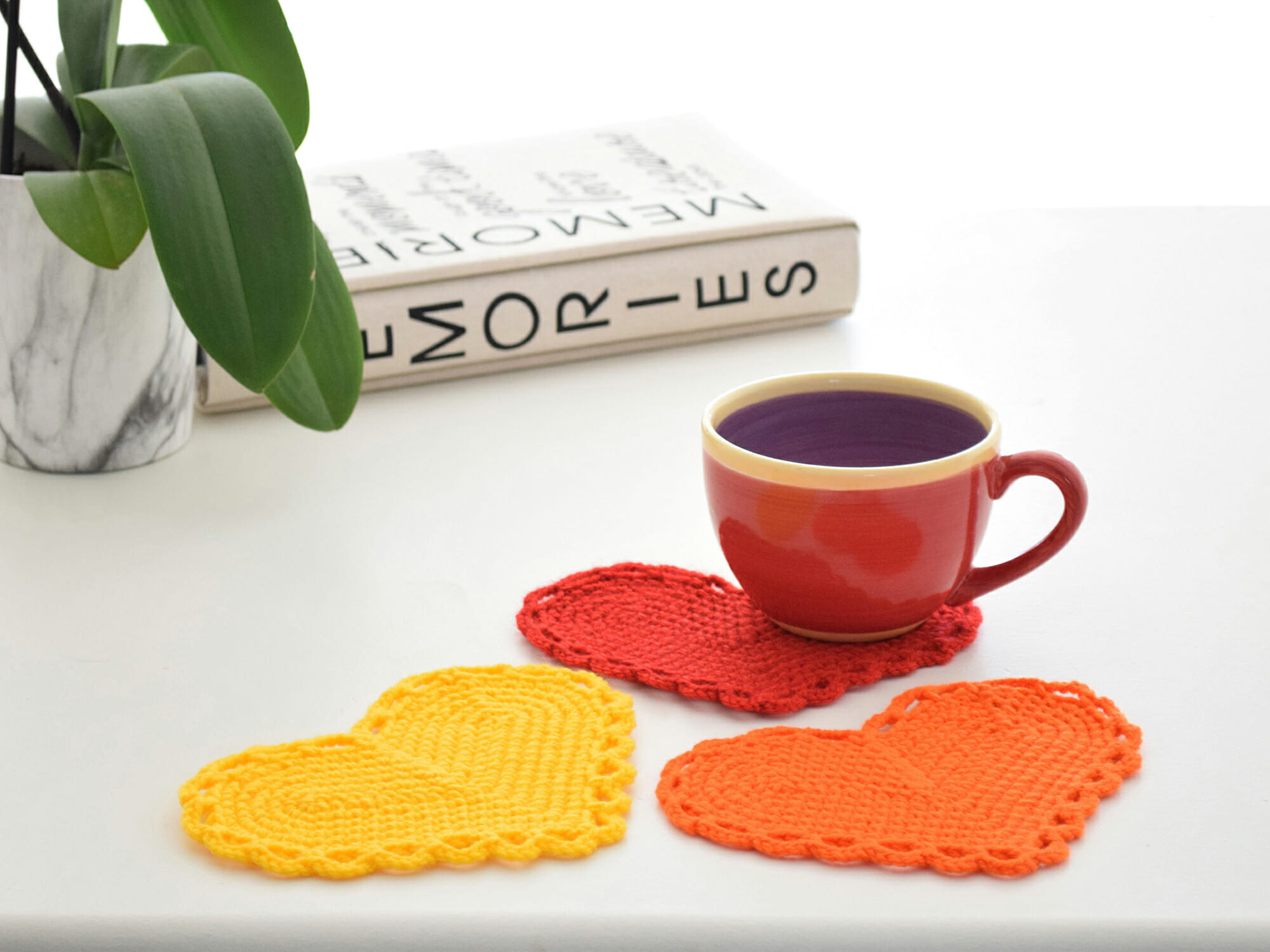 PATRÓN GRATIS Posa-Vasos Colorido Corazón a Crochet