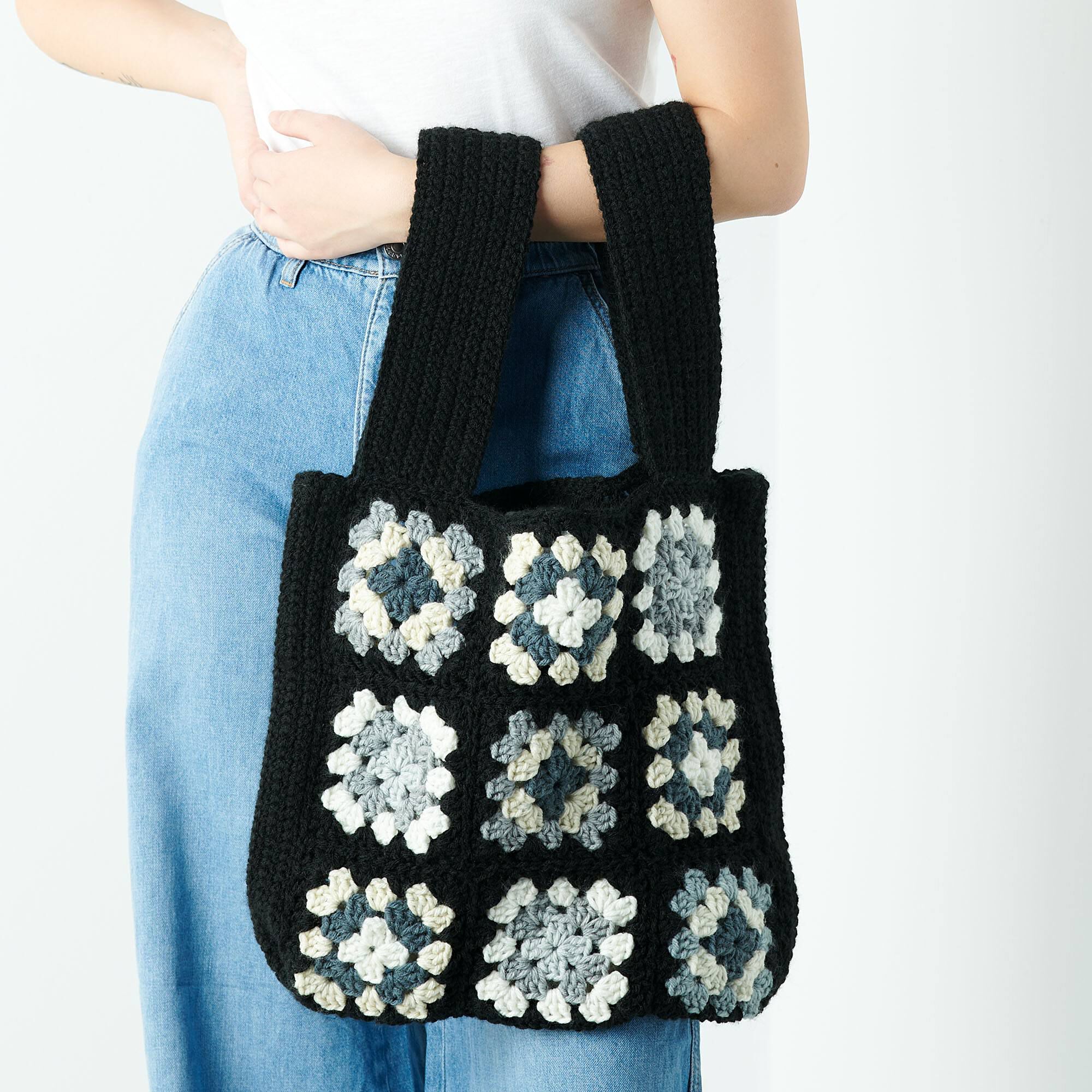 PATRÓN GRATIS Bolso Casual para Principiantes en Cuadros de la Abuela a Crochet