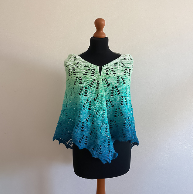 PATRÓN GRATIS Chal Simétrico Flor de Jade en Crochet