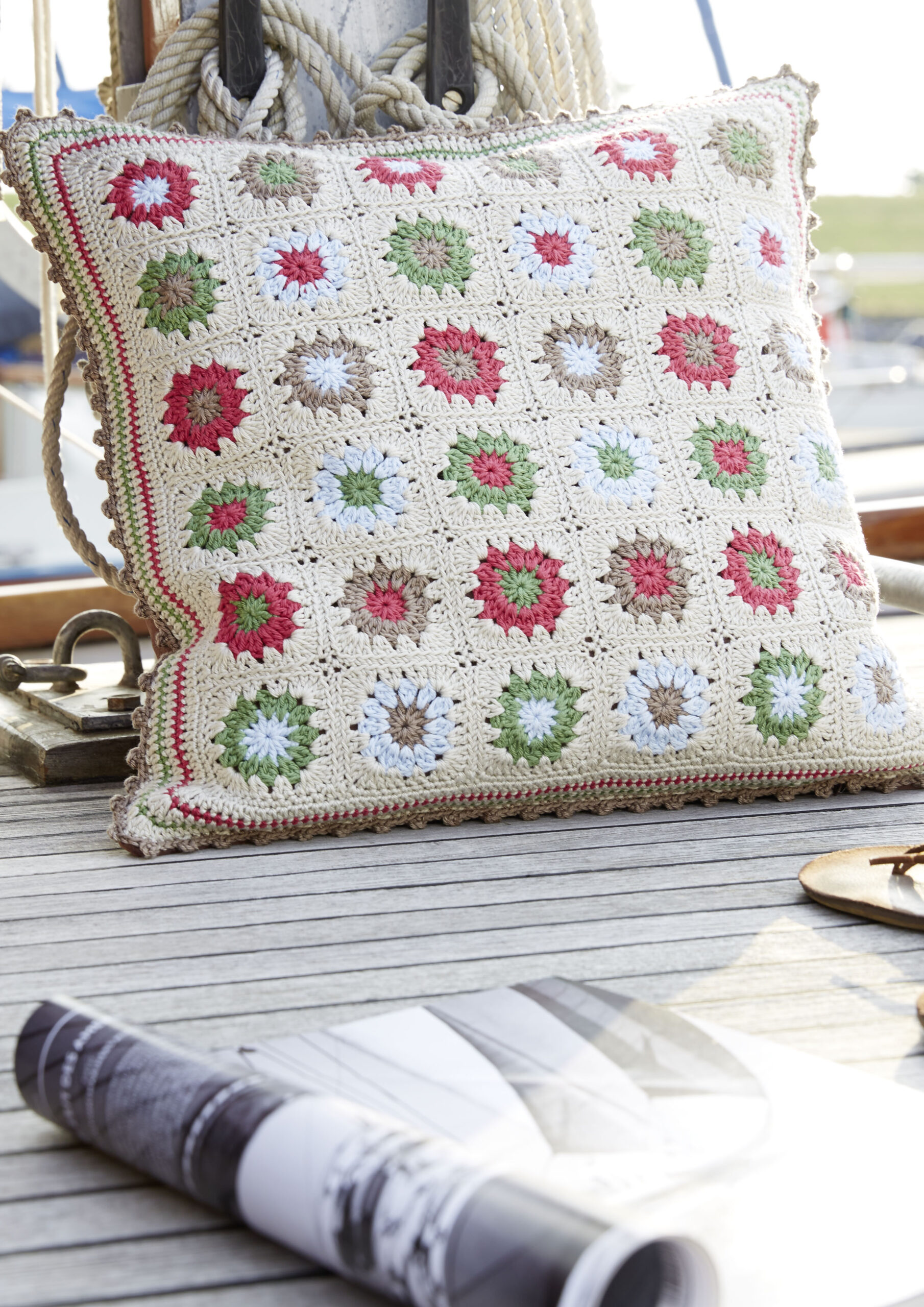 PATRÓN GRATIS  Almohadón con Mini Cuadrados  en Crochet