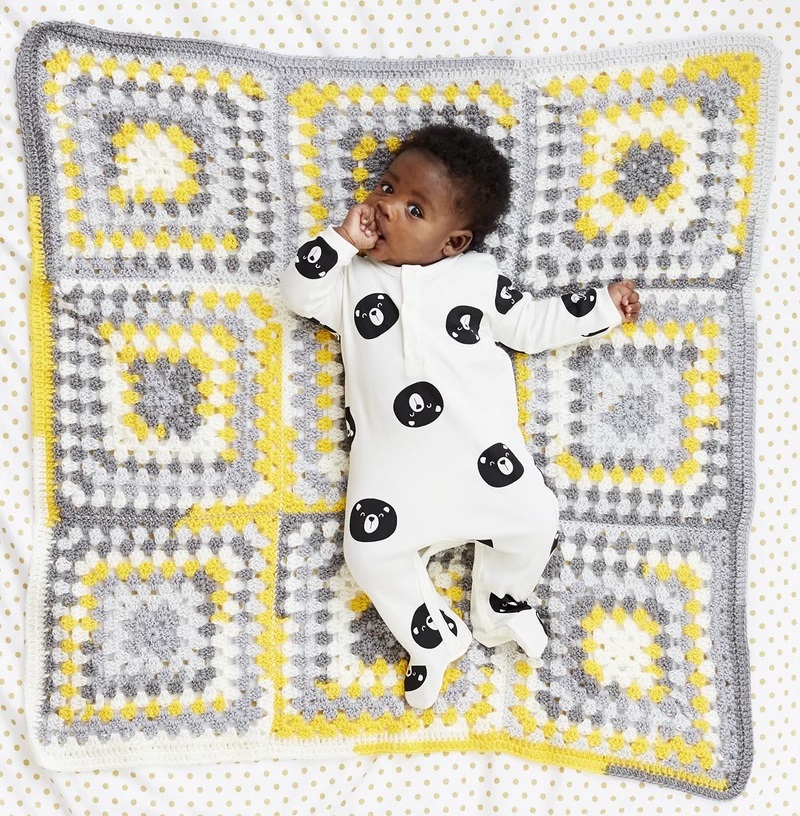 PATRÓN GRATIS Manta para Bebé Springdale con Cuadros de la Abuela a Crochet