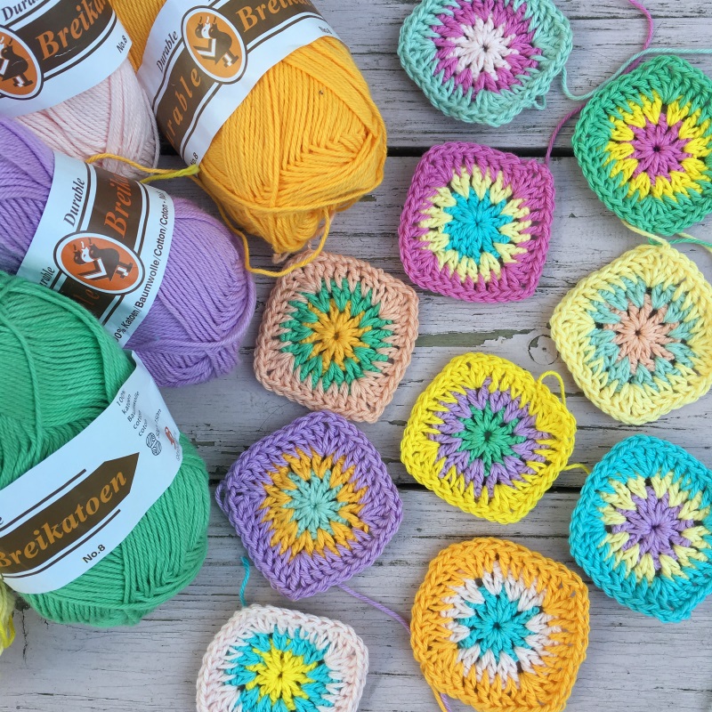 PATRÓN GRATIS Bolsa para Móvil con Cuadros de la Abuela a Crochet