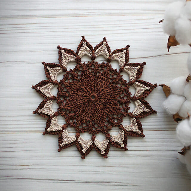 PATRÓN GRATIS Mantel Individual Flor de Loto en Crochet