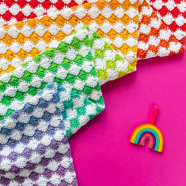 PATRÓN GRATIS Manta Ruedas de Arcoíris a Crochet