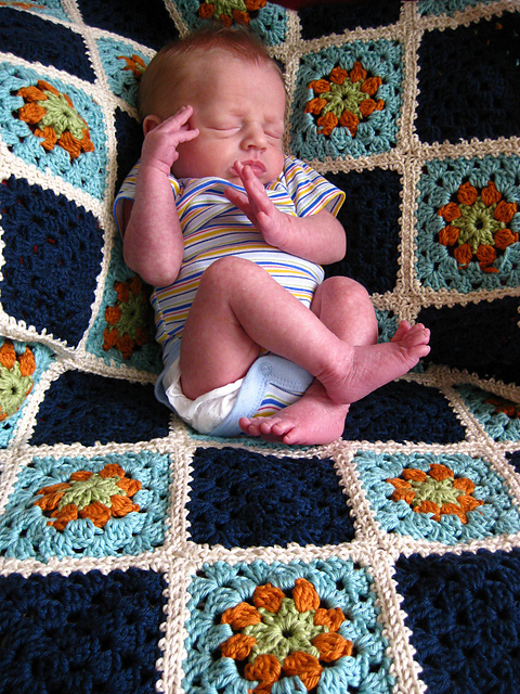 PATRÓN GRATIS Manta de Lana con Cuadros de la Abuela en Crochet