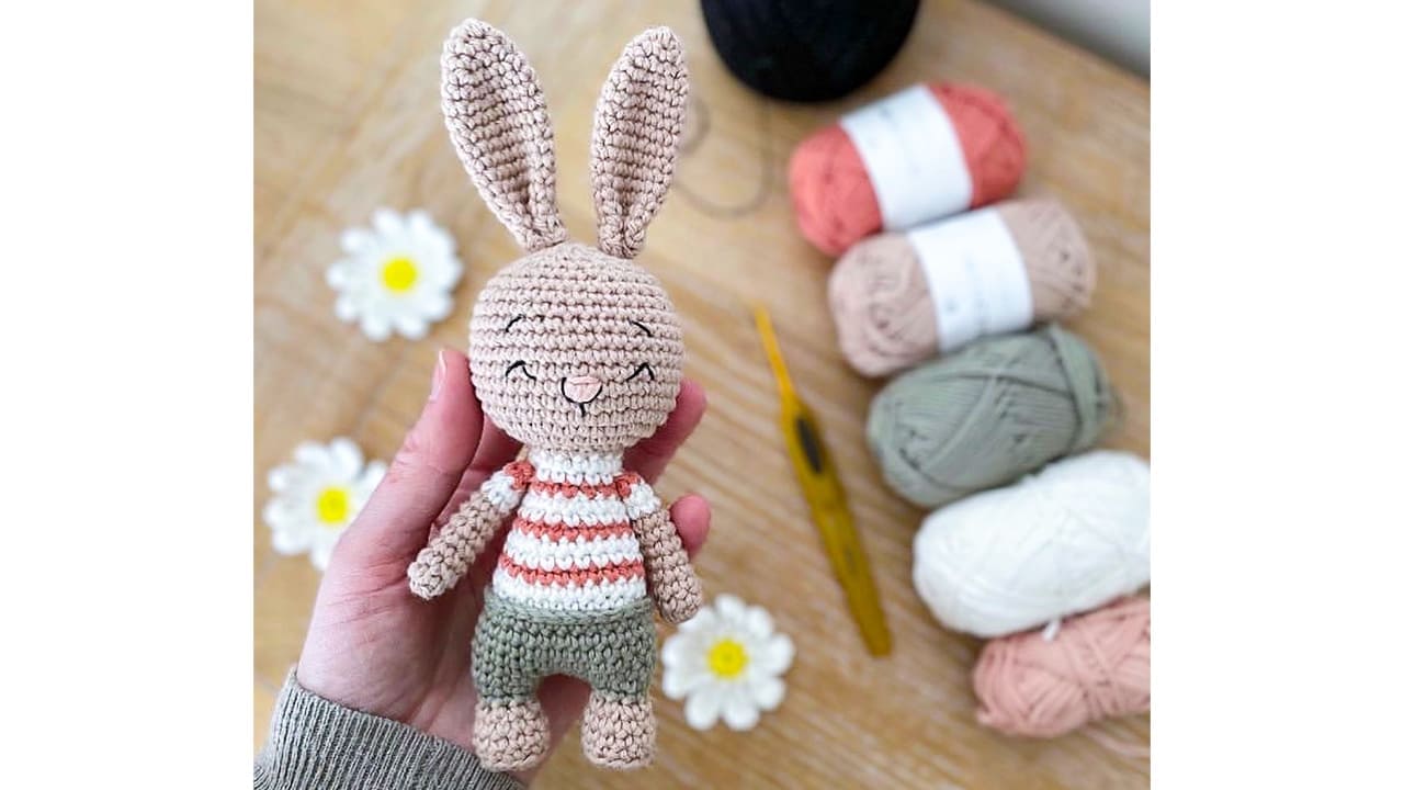 PATRÓN GRATIS Conejito Alvin Amigurumi paso a paso