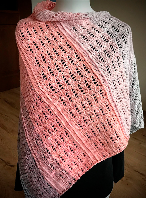 PATRÓN GRATIS Exuberante Chal Diona en Crochet