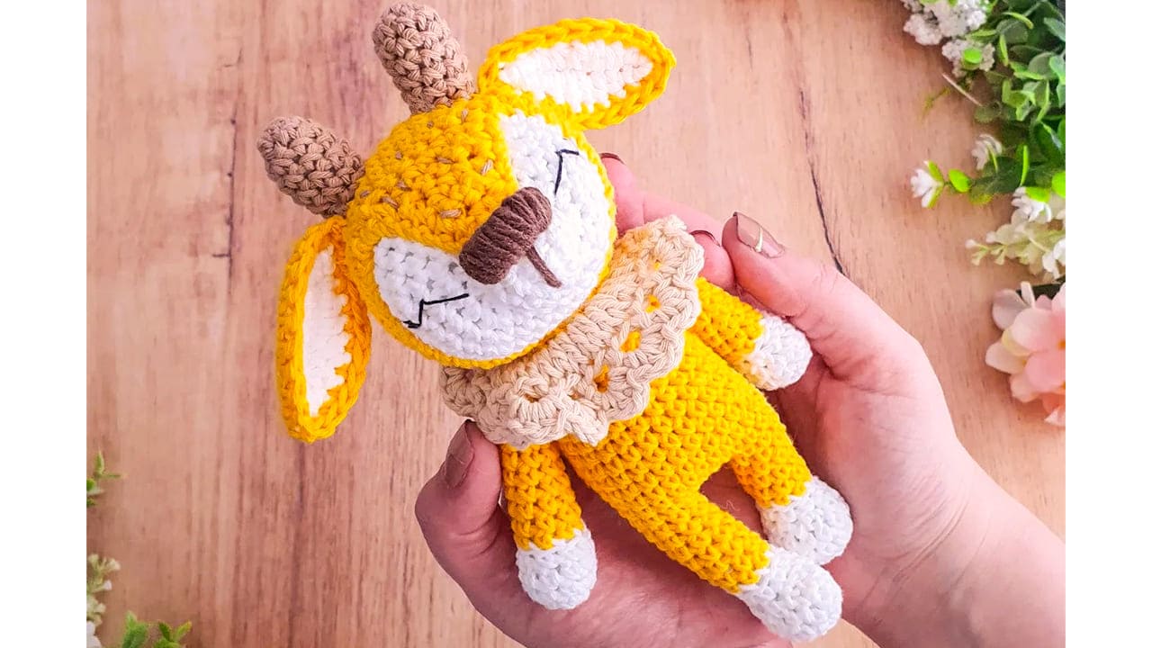 PATRÓN GRATIS Pequeño Ciervo Dormido Amigurumi