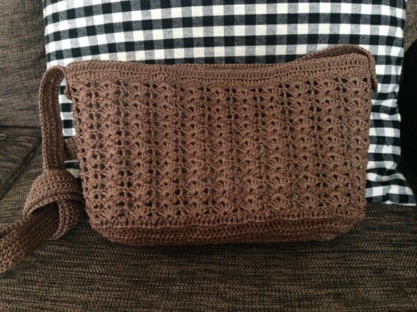 PATRÓN GRATIS Bolso Pochette en Punto Abanico