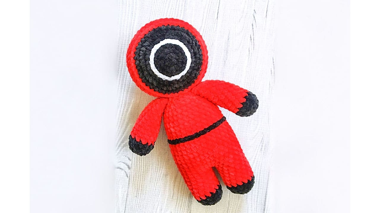 PATRÓN GRATIS Guardián Amigurumi (Squid Game) Paso a Paso