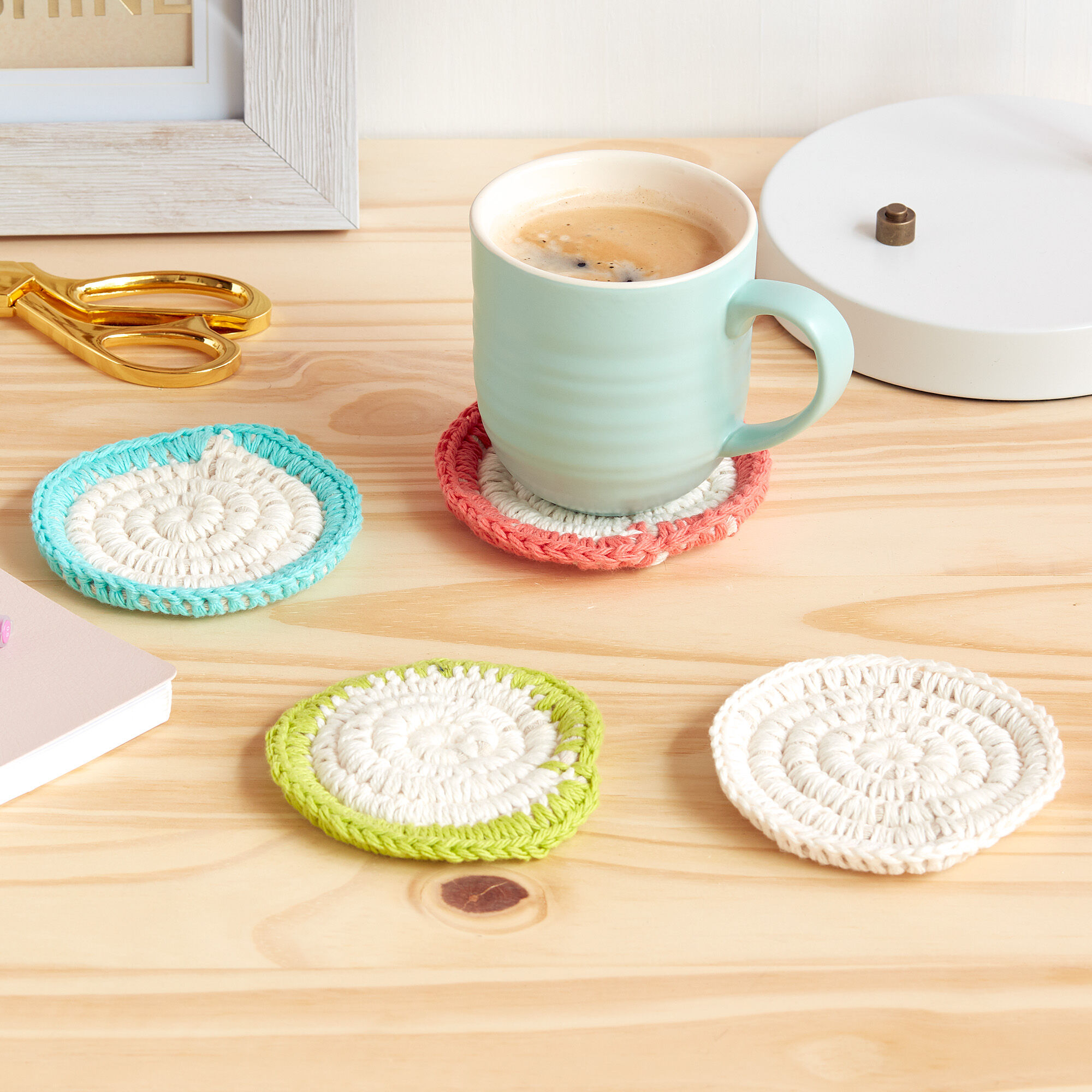 PATRÓN GRATIS Set de Posavasos Fiesta del Té a Crochet