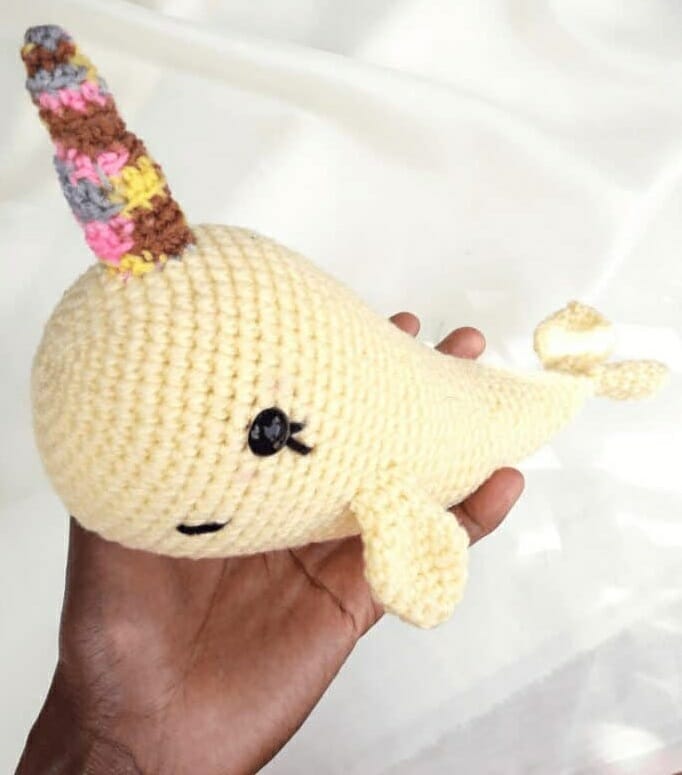 PATRÓN GRATIS Amigurumi Lulú la Narval en Crochet