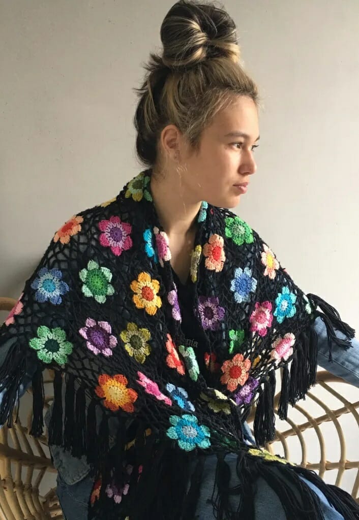 PATRÓN GRATIS Chal Flores de la Felicidad en Crochet