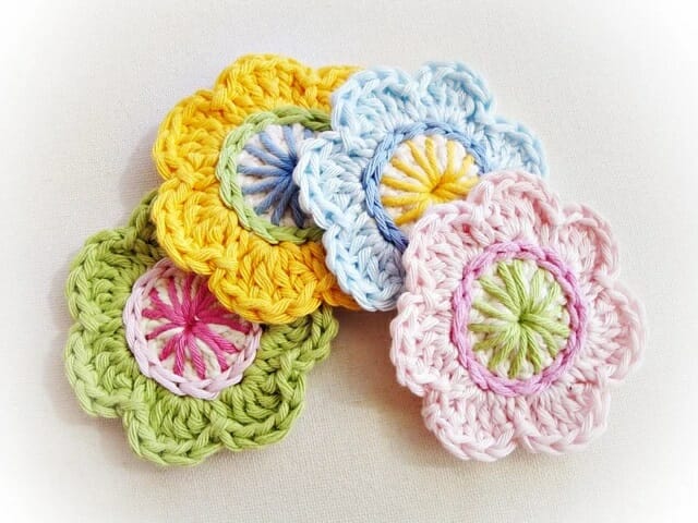 PATRÓN GRATIS Flores Decorativas en Crochet