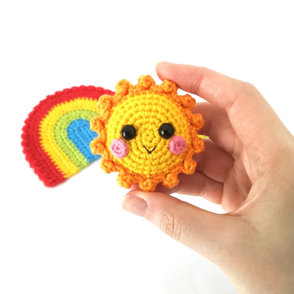 PATRÓN GRATIS Llavero Día Soleado Amigurumi a Crochet