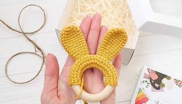 PATRÓN GRATIS Mordedor de Orejas de Conejo Amigurumi