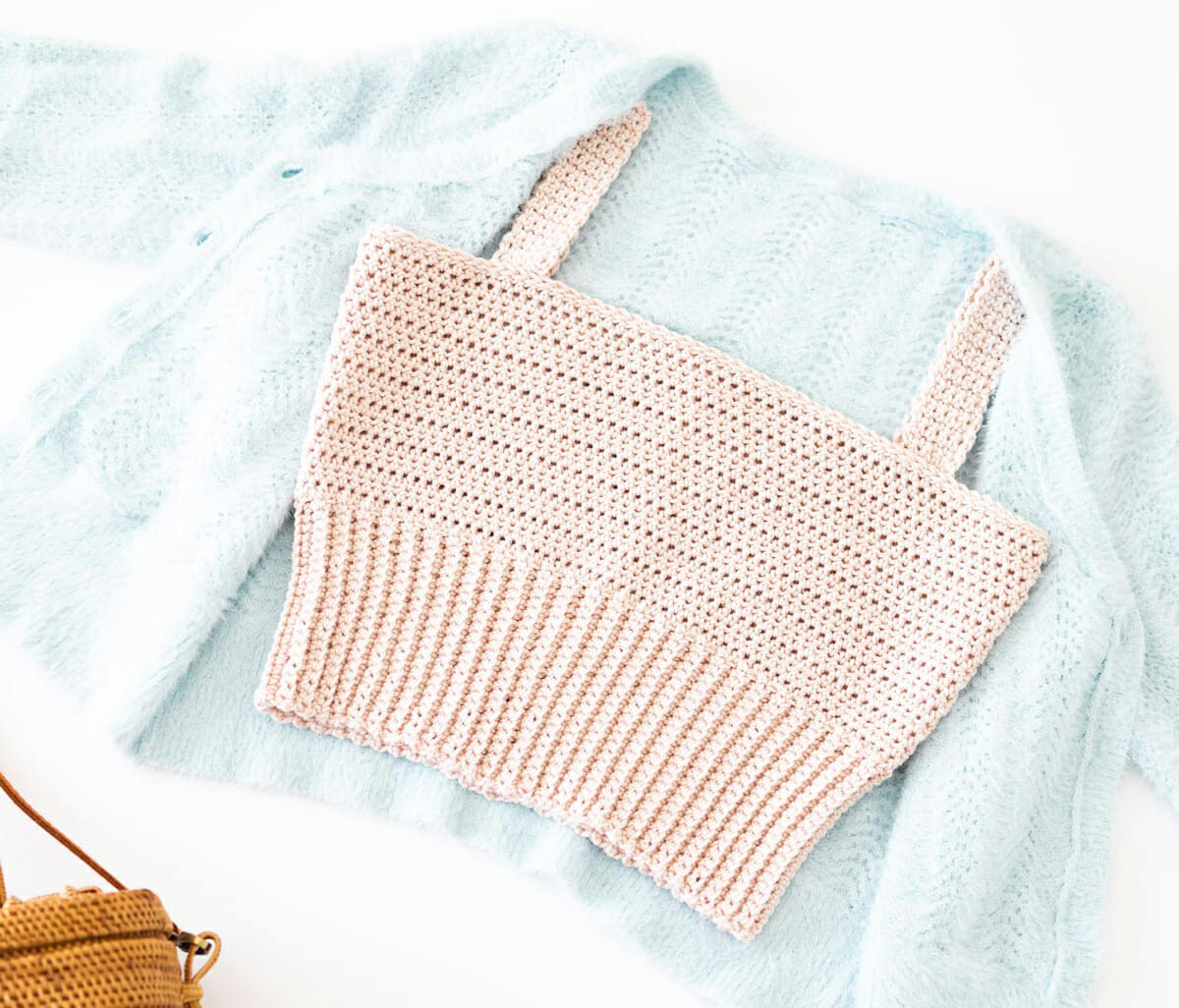 PATRÓN GRATIS Crop Top Básico en Crochet