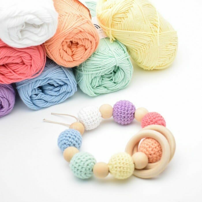 PATRÓN GRATIS Sonajero Arcoíris Infinito a Crochet