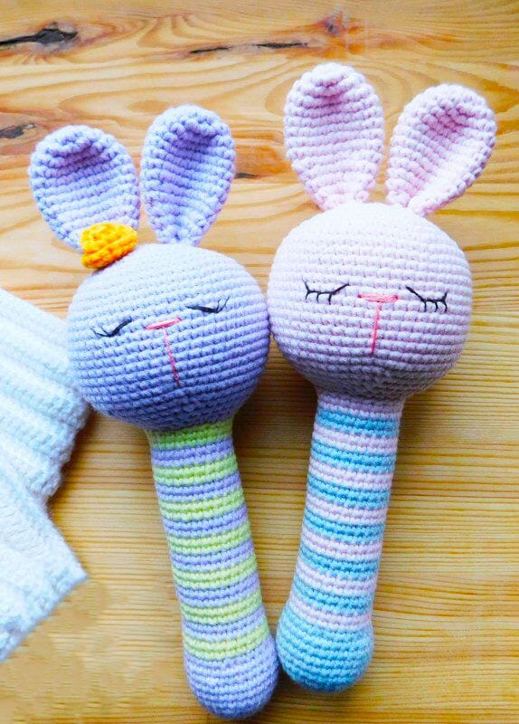 PATRÓN GRATIS Tierno Sonajero Conejito Juguete Amigurumi