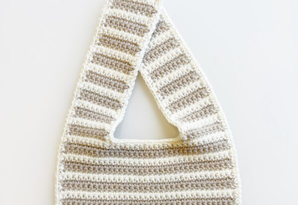 PATRÓN GRATIS Babero de Rayas Sencillas en Crochet