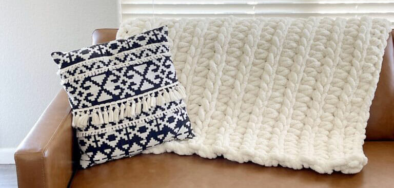 PATRÓN GRATIS Manta con Trenzas en Relieve a Crochet