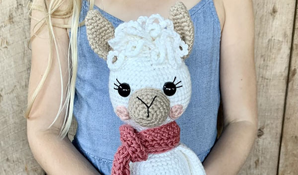 PATRÓN GRATIS Llama Lulu Juguete Amigurumi