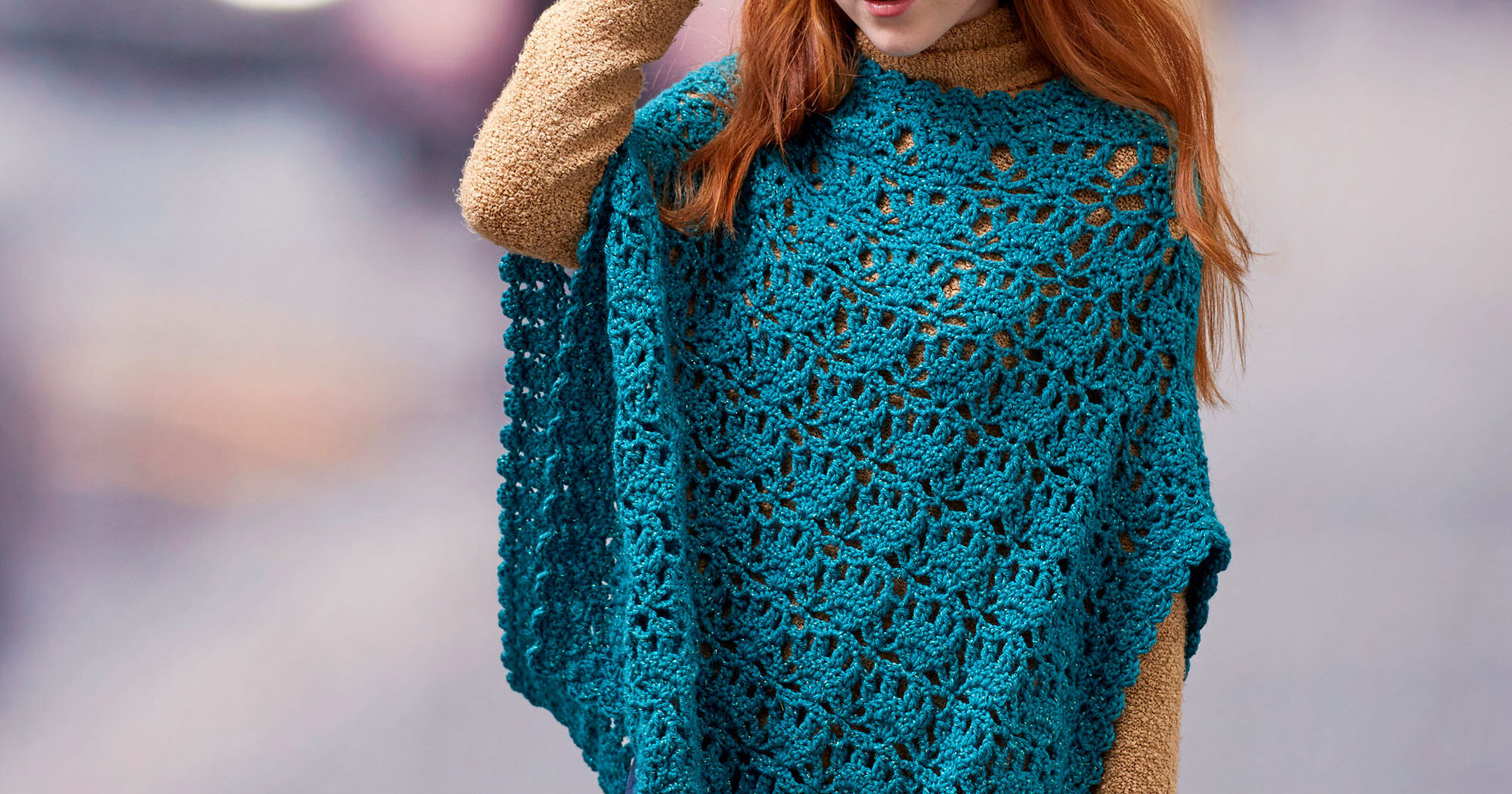 PATRÓN GRATIS Poncho Flabelo Punto abanicó en Crochet