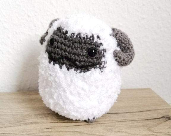 PATRÓN GRATIS Mini Cordero Titi en Amigurumi