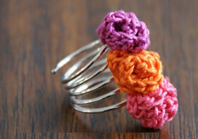 PATRÓN GRATIS Anillo de Rosas en Crochet