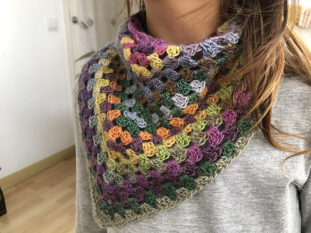 PATRÓN GRATIS Chal Estilo Pañuelo en Crochet