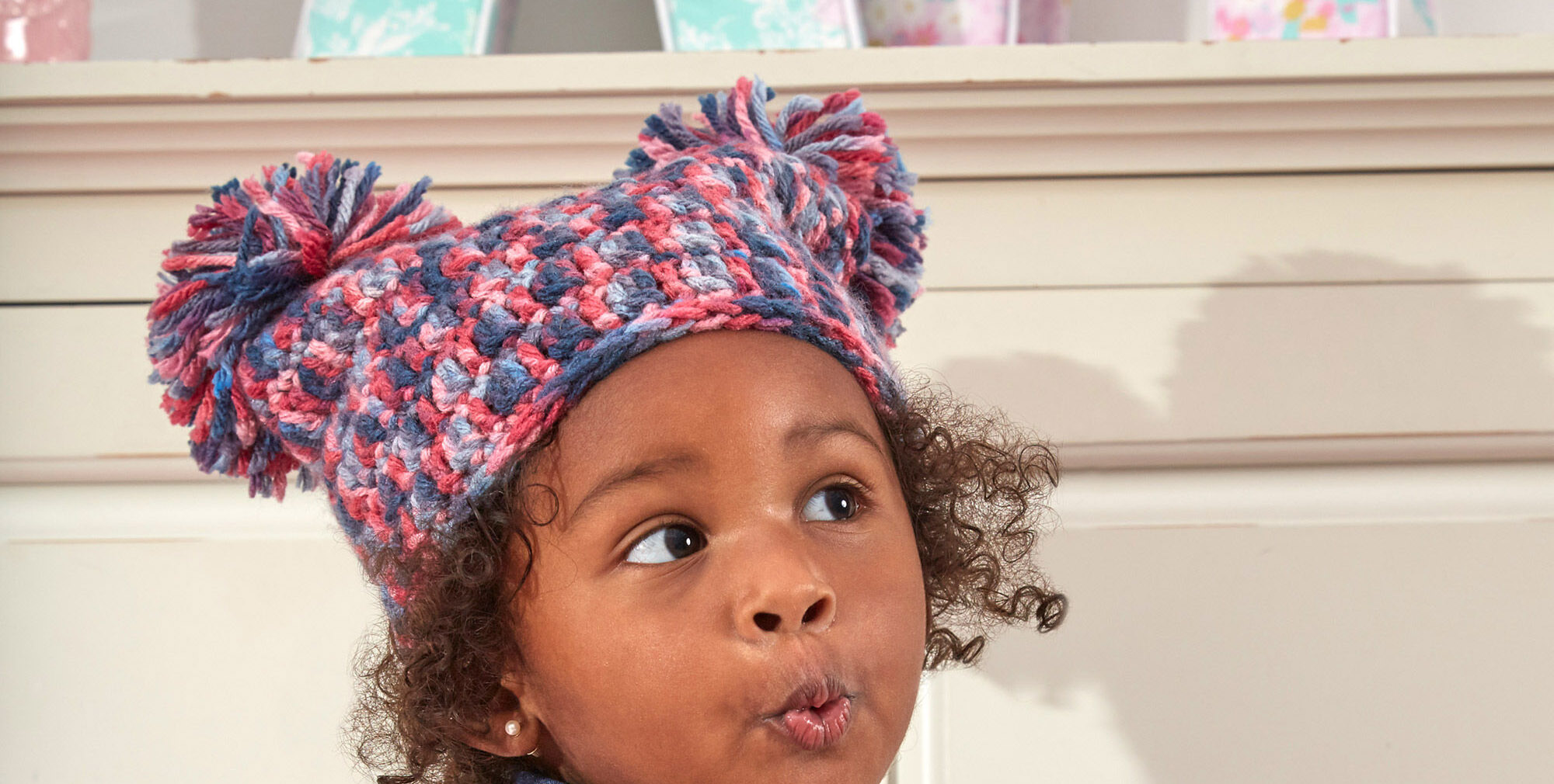 PATRÓN GRATIS Gorro Orejas de Pompos en Crochet