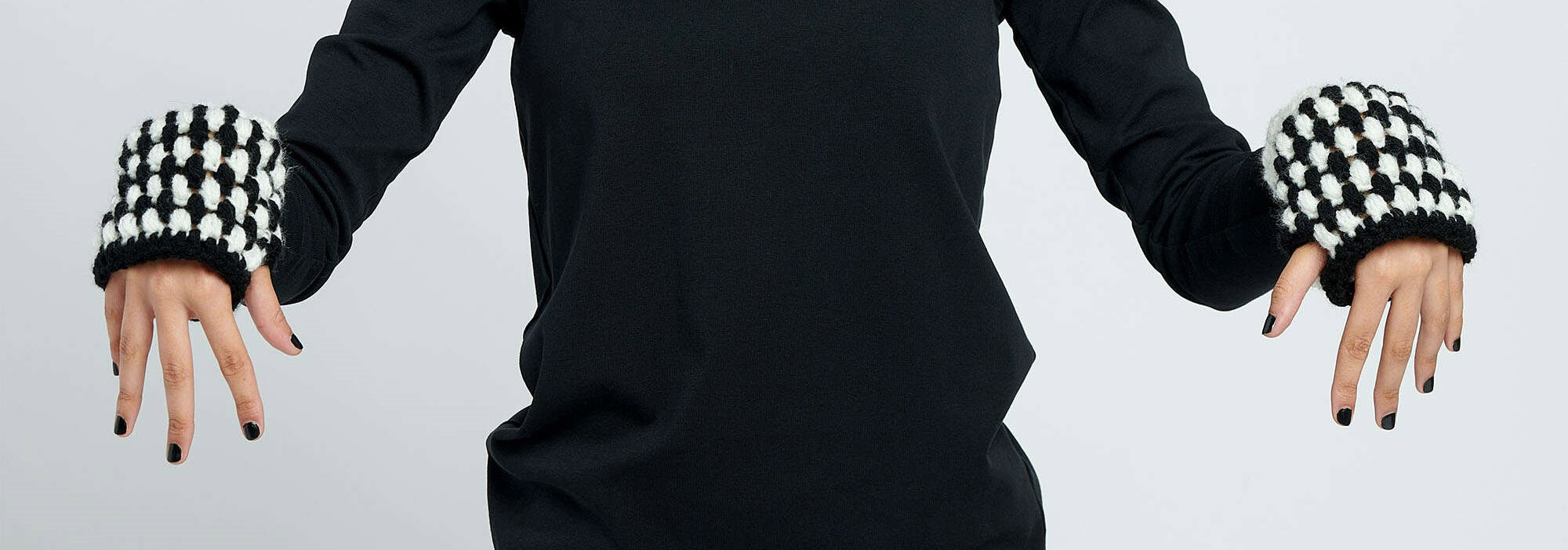 PATRÓN GRATIS Guantes Merlina en Crochet